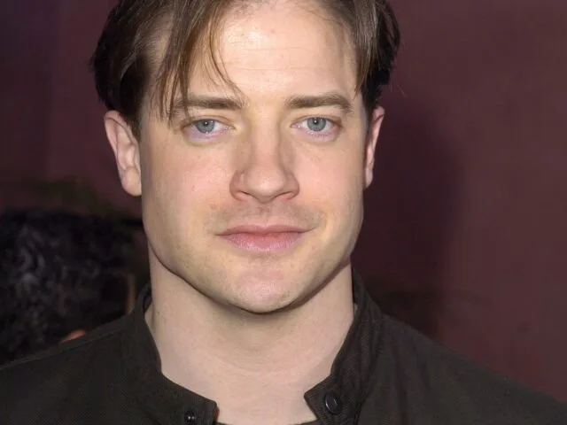 Brendan Fraser: El Héroe de Acción que Conquistó Hollywood en los Años 90